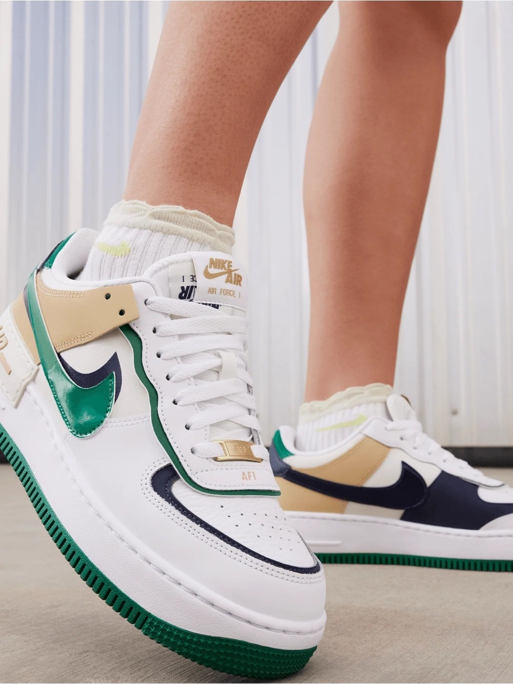WOMEN'S NIKE AIR FORCE 1 SHADOW "WHITE MALACHITE SESAME" size 8 like new